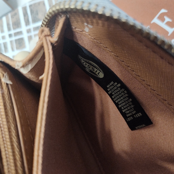 🥰GUC Fossil Brand Polka Dot Zip Around Water Repellent Wallet - Picture 7 of 7